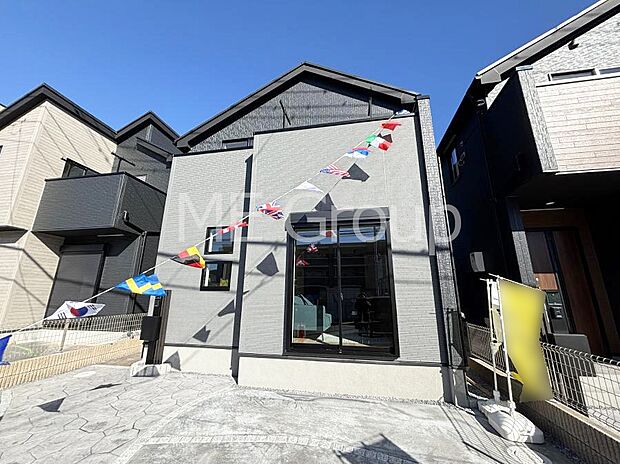 溢れる陽光でご家族の笑顔も輝く