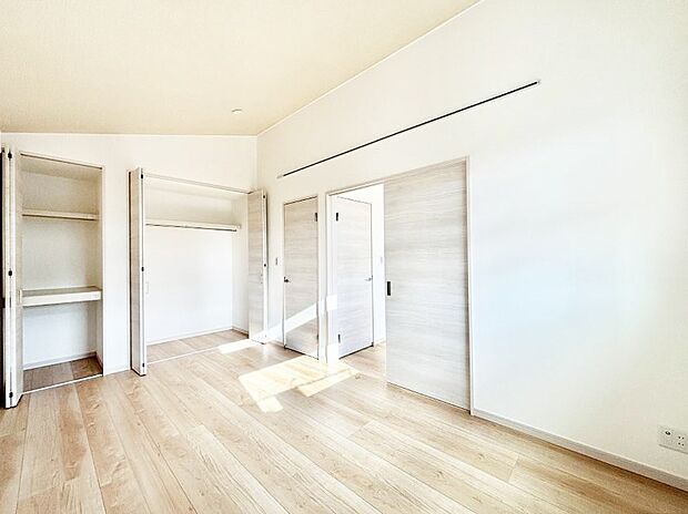 使いやすい形でベットや家具の置き方にも困ることもありません。   