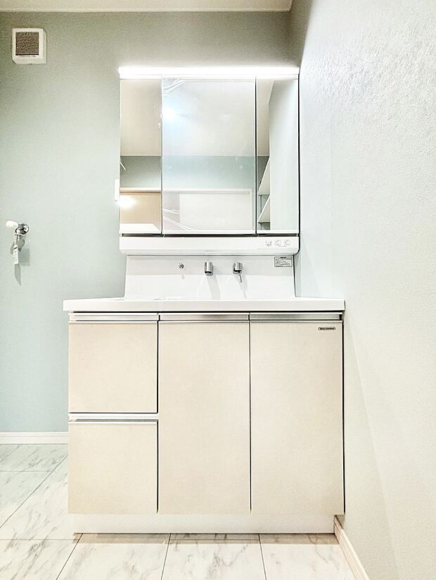 収納力と機能性に優れた洗面化粧台