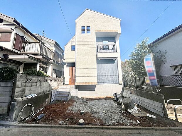 ~Exterior~ 閑静な住宅地で子育て家族にピッタリ。毎日のお散歩も快適な緑に恵まれたエリアで、自然に包まれた穏やかな暮らしを実現するための、ゆとりある住環境が整っています。