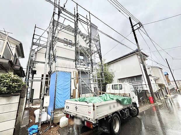 ~Exterior~閑静な住宅地で子育て家族にピッタリ。毎日のお散歩も快適な緑に恵まれたエリアで、自然に包まれた穏やかな暮らしを実現するための、ゆとりある住環境が整っています。