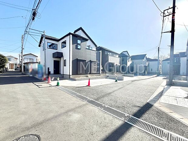 前面道路はきちんと整備されています  