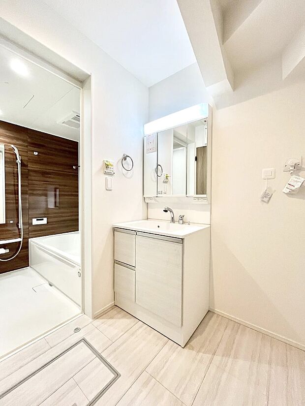 清潔感のある快適空間です。毎日の身支度も気持ち良くお使い頂けます。 