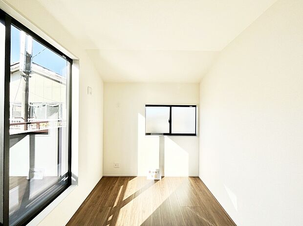 〜Bed Room〜　子供部屋はお子様にとって大変重な役割があります。子供一人で過ごす空間を与えることで、宿題や勉強時間も自然と増えまた自ら部屋の片付けや掃除なども促すことに繋がります。