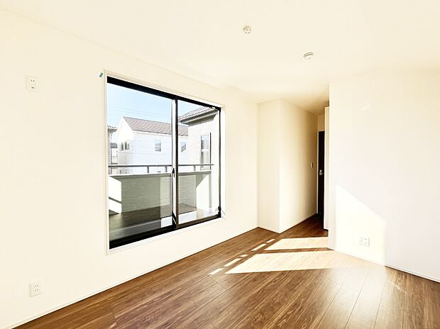 〜Bed Room〜　部屋数が多いのが戸建てのメリットです。ご家族が増えたことで手狭に感じていた住まいも戸建てでは各居室プライバシーを保つことができます。住まいにゆとりが生まれ心もリラックスできます♪