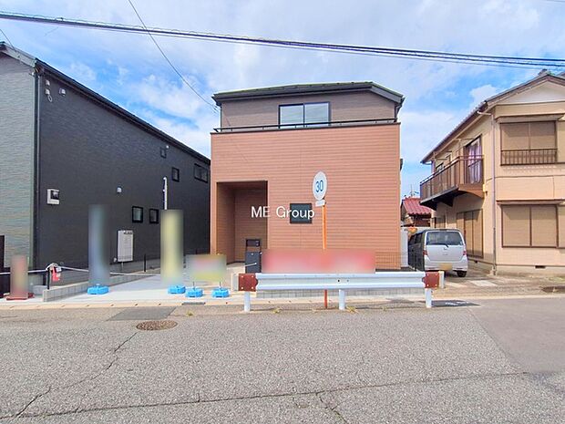 ◆1号棟◆〜Exterior〜一戸建ての大きなメリットは、自分達の「土地」を「自由に」使える事です。ガーデニングやＤＩＹ，車やバイクの趣味など様々な用途で利用できます。