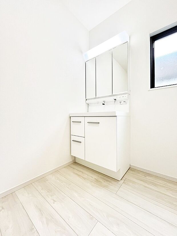 収納力と機能性に優れた洗面化粧台