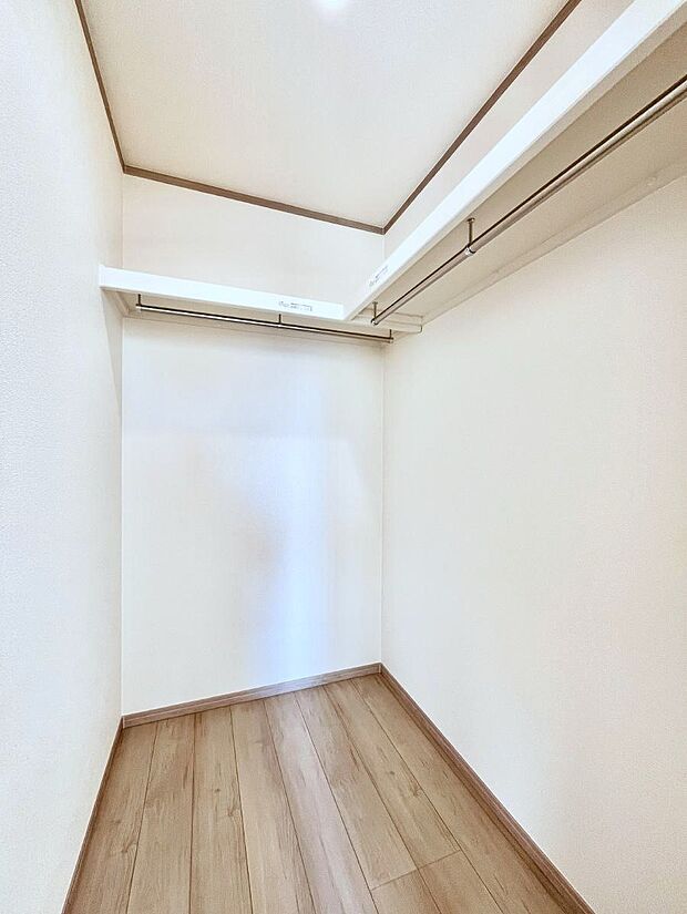 ウォークインクローゼット付きで生活空間を広く利用できます。