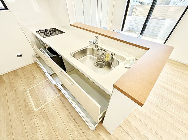 使いやすさを優先したスライド式収納タイプ！