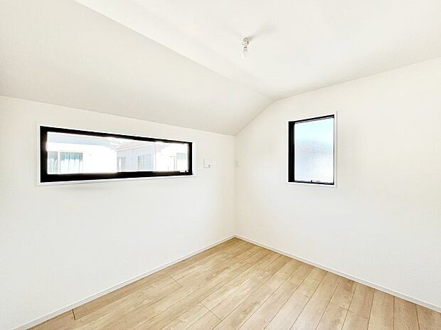 窓からのやさしい光が心地よいプライベートルーム