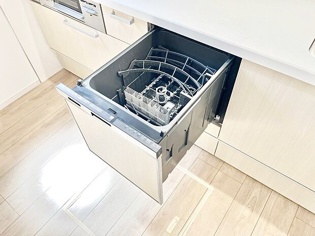 面倒なお片づけは食洗機にお任せ！家事の負担が減って、時間にも気持ちにもゆとりができます。