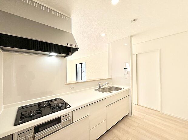 料理をしながらでもご家族との会話を楽しめる対面キッチン