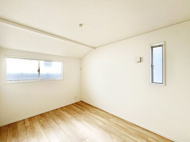◆4号棟◆〜Bed Room〜　子供部屋はお子様にとって大変重な役割があります。子供一人で過ごす空間を与えることで、宿題や勉強時間も自然と増えまた自ら部屋の片付けや掃除なども促すことに繋がります。