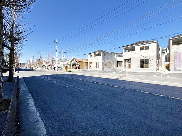 〜Exterior〜　前面道路は閑静な住宅地をはしる車通りの少ない道路。駐車の出し入れもらくらくです！ご不明点・現地見学のご希望は、お気軽にお問い合わせください！