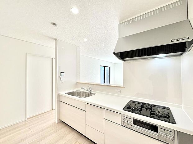 料理をしながらでもご家族との会話を楽しめる対面キッチン