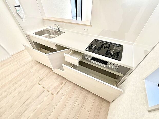 使いやすさを優先したスライド式収納タイプ！