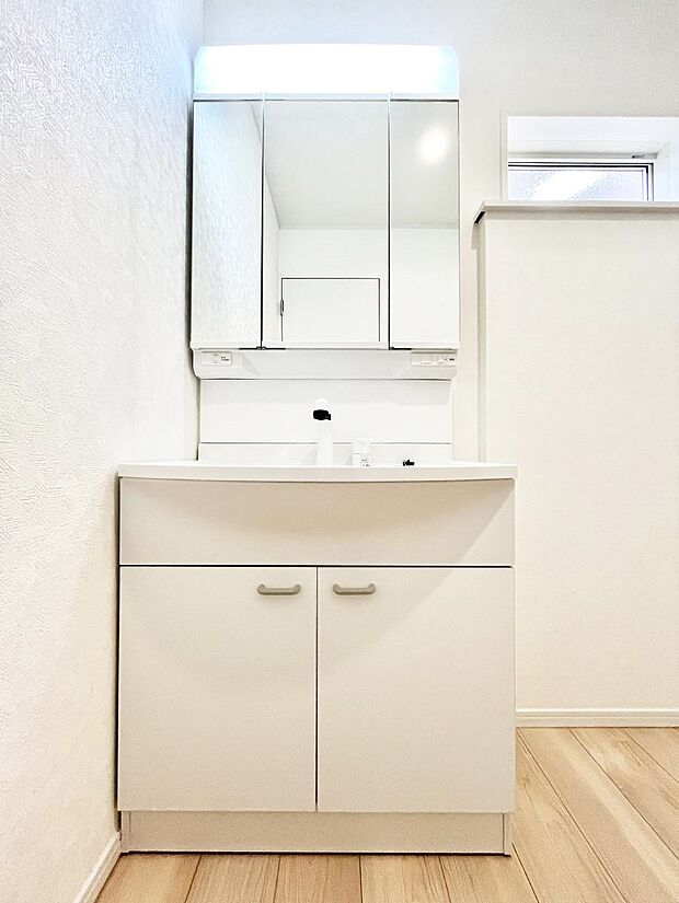 収納力と機能性に優れた洗面化粧台