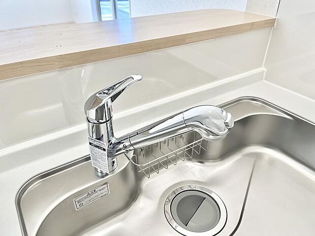 いつでも清潔なおいしいお水を。一つの水栓で水道水と浄水を使い分け。