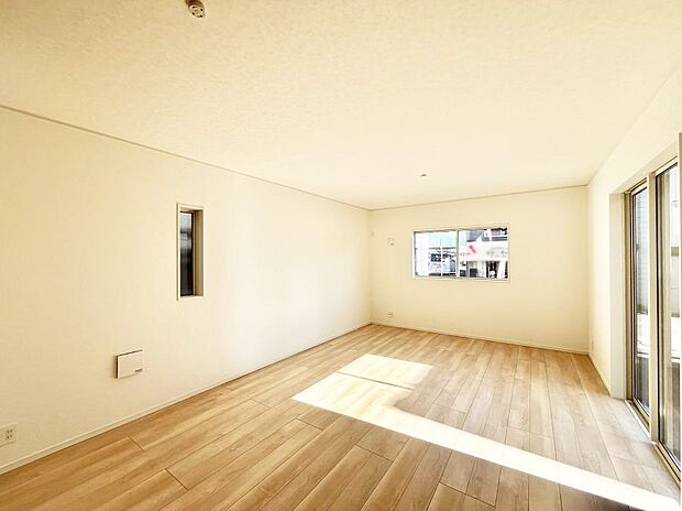 ~Living~ 豊かな陽光がこの場所を照らしだす。光溢れるこの空間はみんなの笑顔が集う場所、時を忘れ、つきることのないたわいもない会話を楽しむ時間、たくさんの思いが綴られる場所。