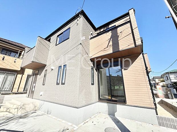 ◆2号棟◆~Exterior~ 四季を通じて自然と触れ合えるスポットが周辺にたくさん!お散歩やジョギング、週末の遊びに最適です。暮らしの夢を育む理想の住まいがここにございます。