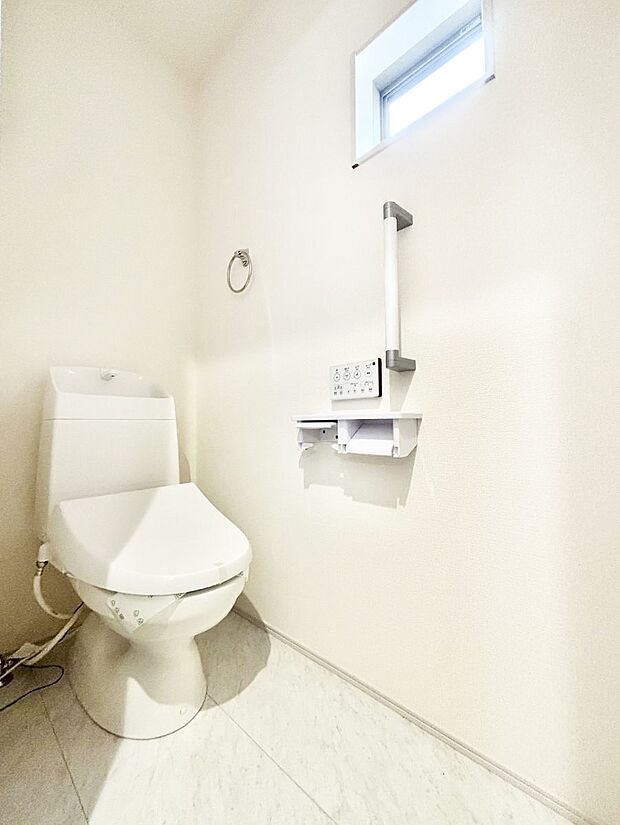 〜Toilet〜　綺麗・スッキリ・快適なウォシュレット付トイレでくつろげる空間です。1、2階共にトイレスペース！採光もあり明るく、快適空間となっております♪毎日使う場所だからこその配慮です！