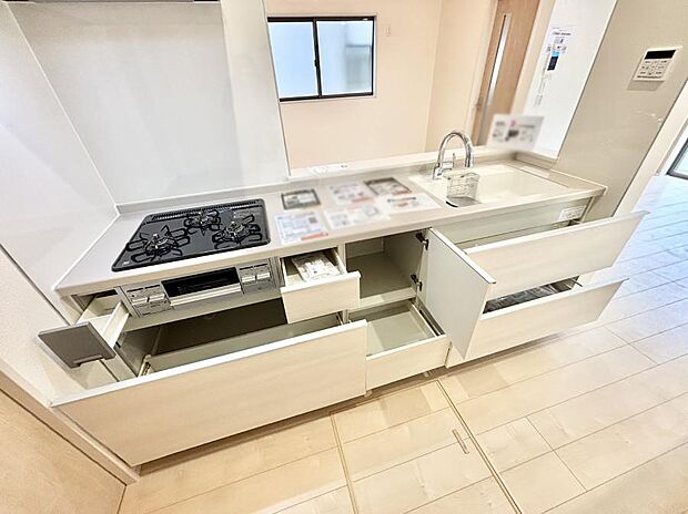 使いやすさを優先したスライド式収納タイプ！