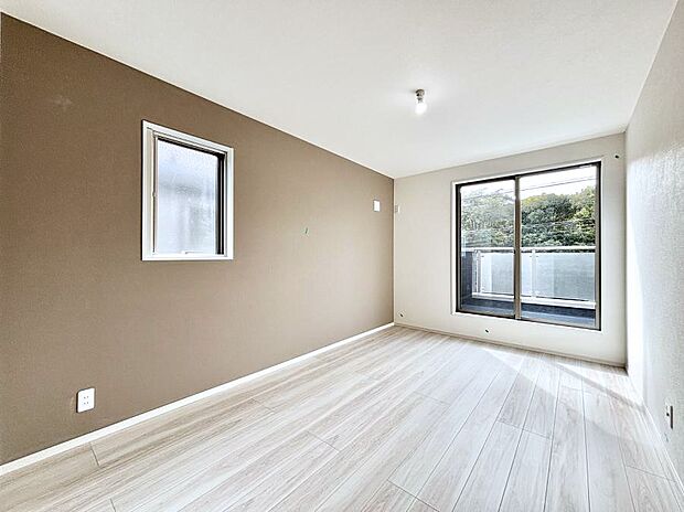 ◆1号棟◆~Bed Room~ 「今日も一日お疲れ様」とご夫婦でゆったりくつろげる寝室。毎日の家事やお仕事に疲れた日はフカフカのベットで癒されてください。テレビや本棚をおいても快適な広さが自慢♪