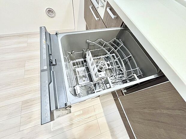 ◆1号棟◆面倒なお片づけは食洗機にお任せ!家事の負担が減って、時間にも気持ちにもゆとりができます。