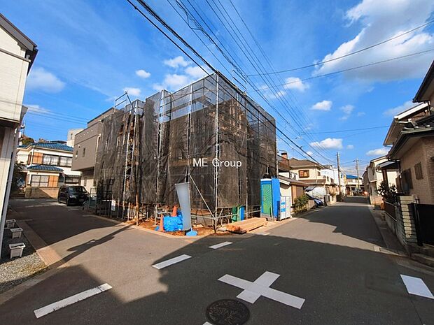 前面道路:角地 : 南西 5m 公道、北西 4m 公道 角地のため陽当たり良好。駐車の出し入れもらくらくです!ご不明点・現地見学のご希望は、お気軽にお問い合わせください!