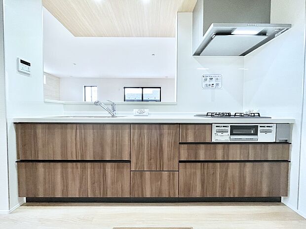 料理をしながらご家族との会話を楽しめる対面カウンターキッチン