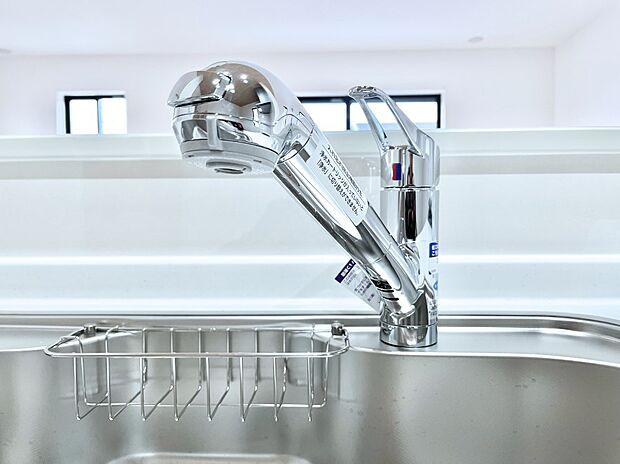 いつでも清潔なおいしいお水を。一つの水栓で水道水と浄水を使い分け。