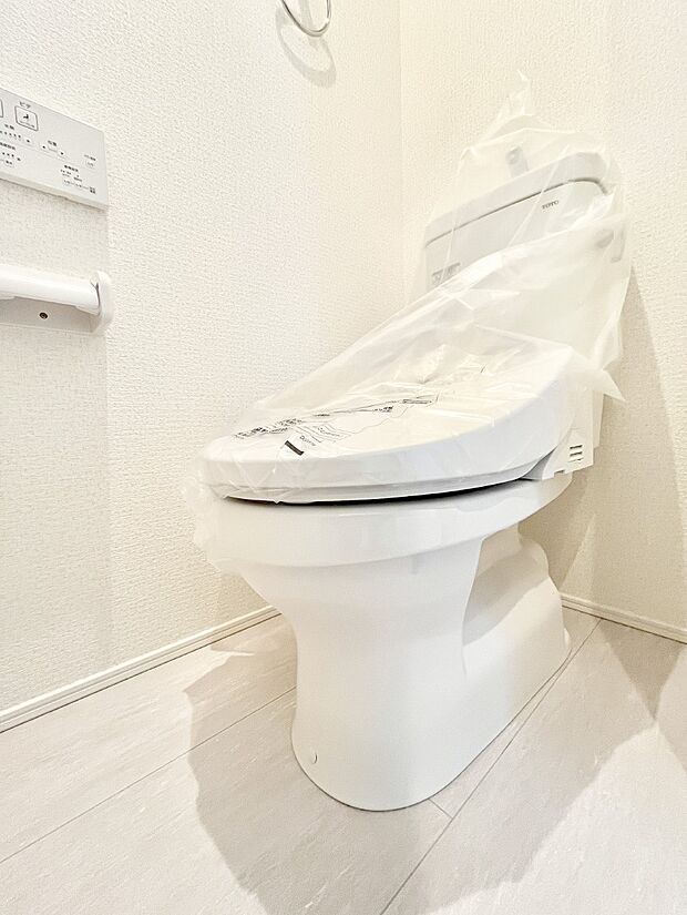 明るく清潔感のあるトイレです。