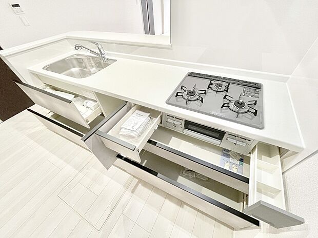 使いやすさを優先したスライド式収納タイプ!