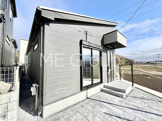 洗練された外観、上質な住空間が広がる室内は永く安心して過ごせる住居です。