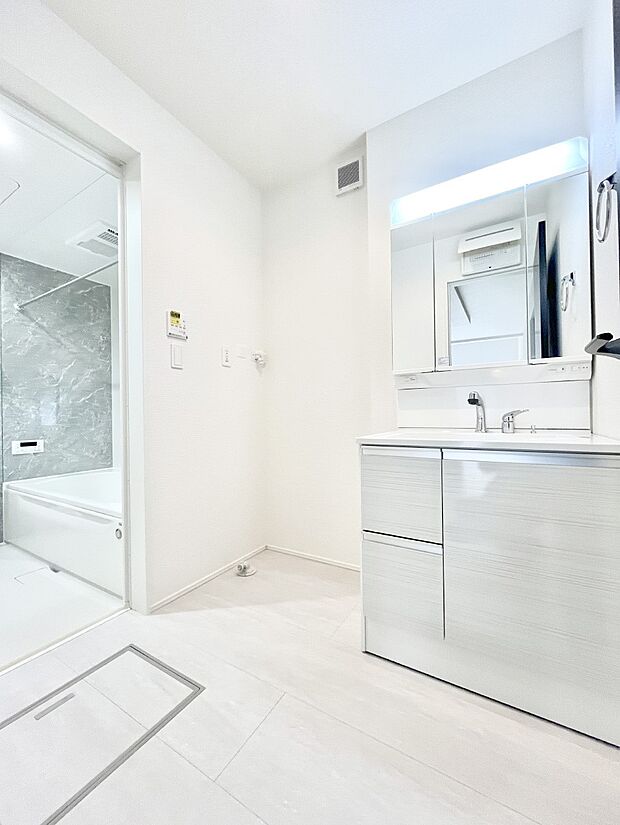 広々とゆとりのあるランドリースペース。