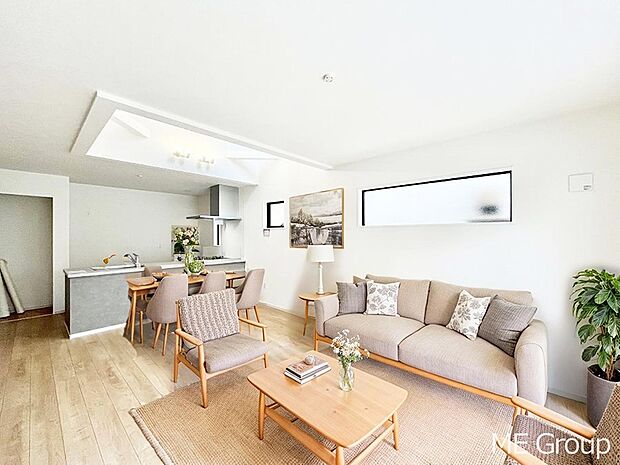 落ち着いた雰囲気のLDKは家族みんなの快適空間※家具はCGです