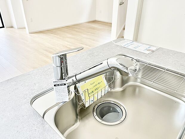 いつでも清潔なおいしいお水を。一つの水栓で水道水と浄水を使い分け。