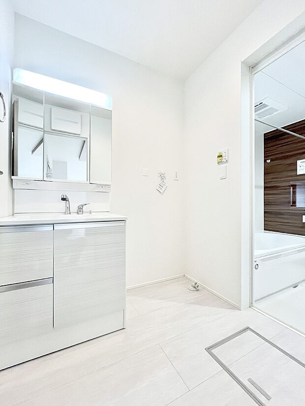 広々とゆとりのあるランドリースペース。