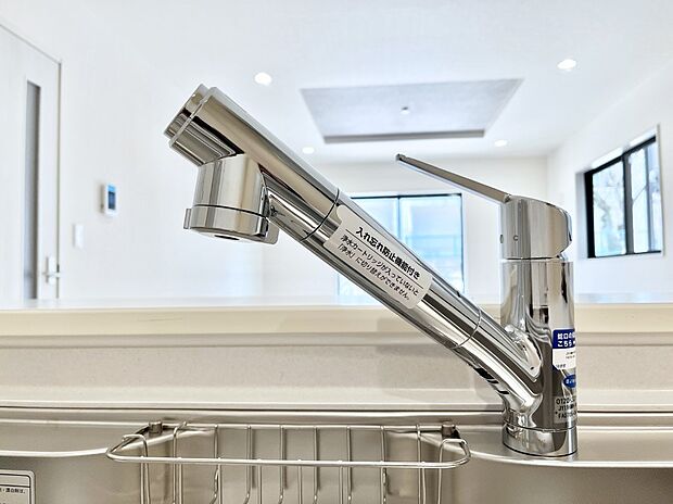 いつでも清潔なおいしいお水を。一つの水栓で水道水と浄水を使い分け。