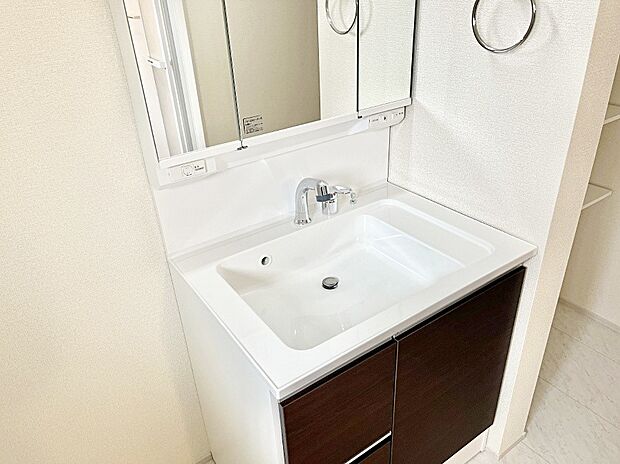 ハンドシャワー付き!使いやすい洗面台。