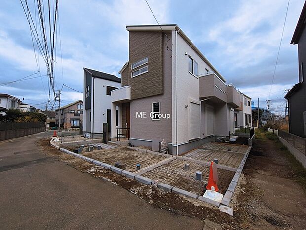 ◆2号棟◆~Exterior~ 一戸建ての大きなメリットは、自分達の「土地」を「自由に」使える事です。ガーデニングやDIY,車やバイクの趣味など様々な用途で利用できます。