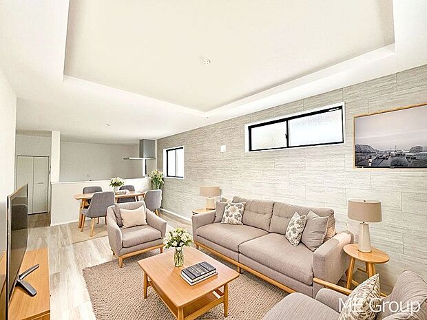 ~Living~ 家族の会話や笑顔が行き交うリビングです。子供が走ってる姿を見ながら、大きなソファやダイニングテーブルでゆったり食事をしたりくつろぎたい♪そんな夢が叶えられる空間です!※家具はCGです