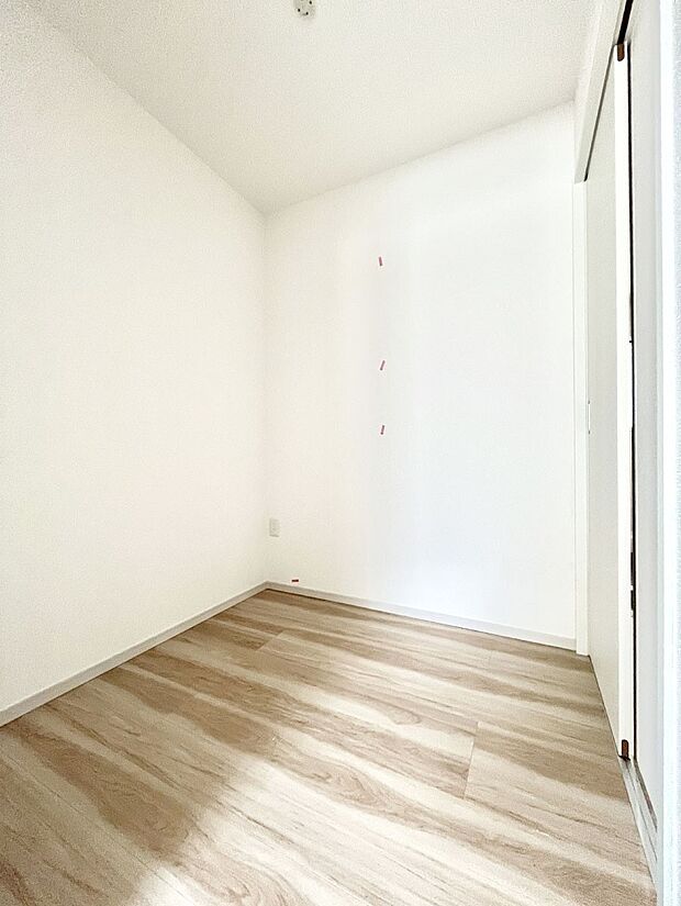 リビング収納。ここに収納があると物が集まるLDKがスッキリ片付きそうですね。