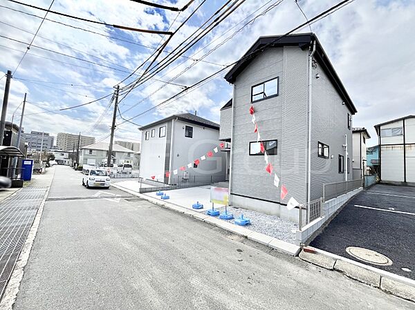前面道路はきちんと整備されています