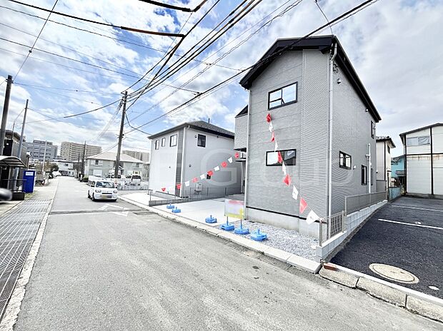 前面道路はきちんと整備されています  