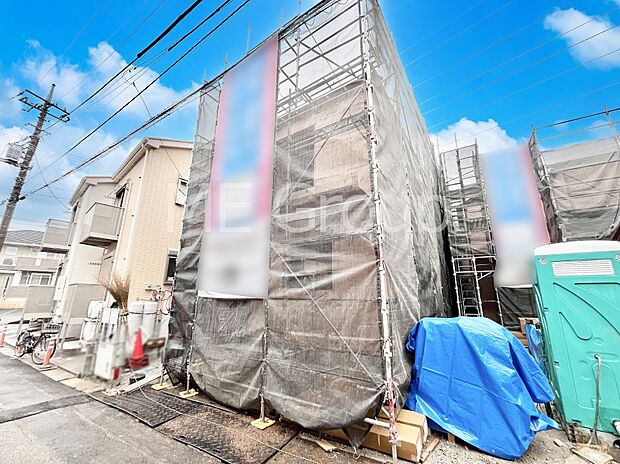 ◆1号棟◆〜Exterior〜 一戸建ての大きなメリットは、自分達の「土地」を「自由に」使える事です。ガーデニングやDIY,車やバイクの趣味など様々な用途で利用できます。
