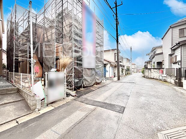 〜Exterior〜 前面道路は閑静な住宅地をはしる車通りの少ない道路。駐車の出し入れもらくらくです!ご不明点・現地見学のご希望は、お気軽にお問い合わせください!