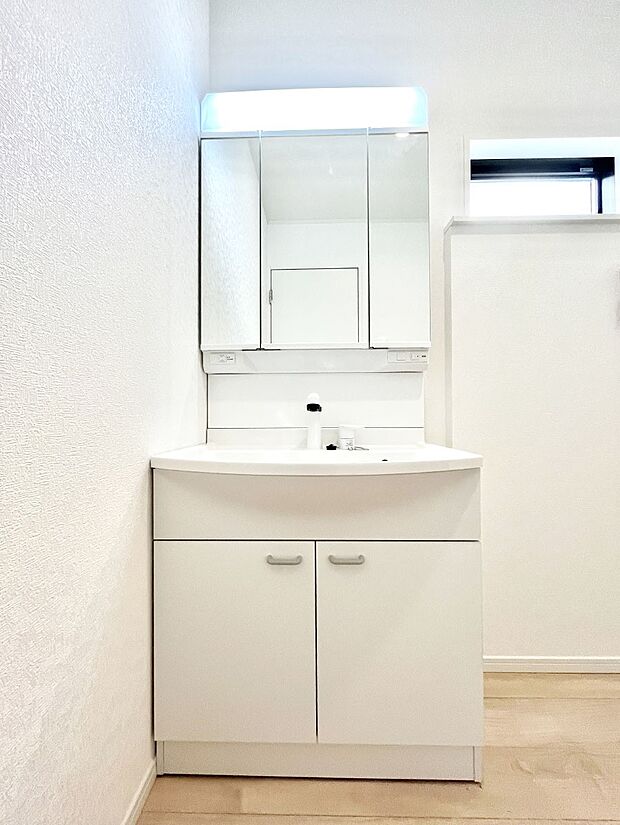 ◆1号棟◆〜Dressing Room〜　明るく清潔感溢れるパウダールーム。毎日使う場所だからこそ、快適な空間となっております。シャンプードレッサーを採用しておりますので、朝シャンも手軽に出来ます。