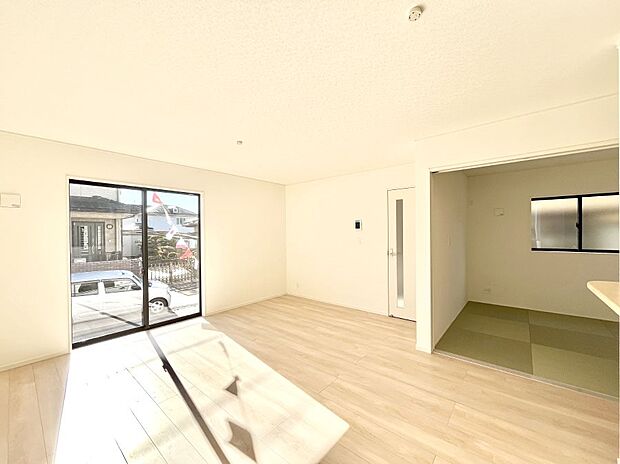 ◆1号棟◆〜Living〜　豊かな陽光がこの場所を照らしだす。光溢れるこの空間はみんなの笑顔が集う場所、時を忘れ、つきることのないたわいもない会話を楽しむ時間、たくさんの思いが綴られる場所。