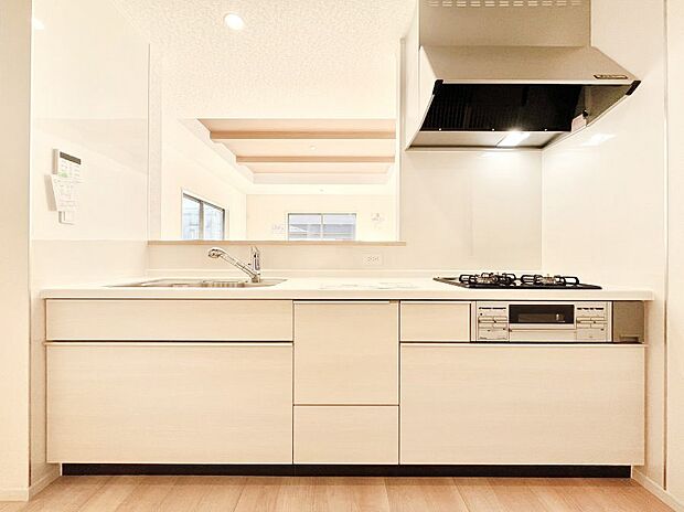 〜Kitchen〜　広くて使いやすいキッチンなら家族でいっしょに料理をつくったり、後片付けも手間なくできちゃいます♪収納もたっぷりあるので、いつもすっきりと清潔な印象を保てます。